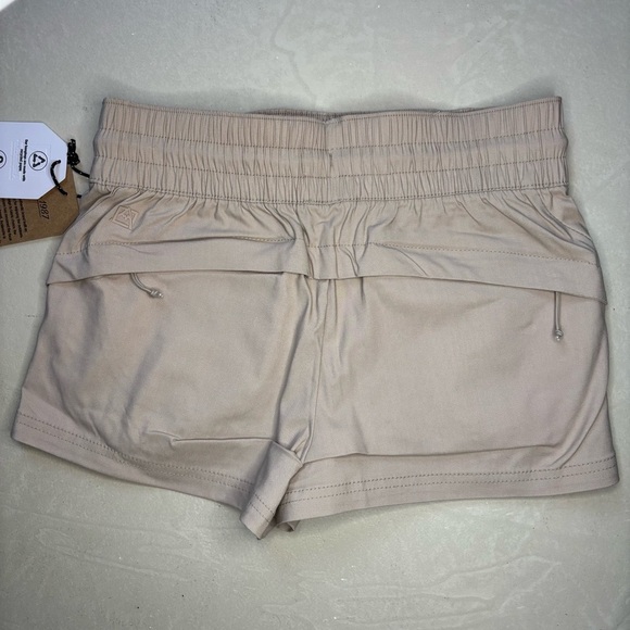 Avalanche NWT 'In Waves' Khaki Athletic Outdoor Shorts Elastic Waist Size Small - Picture 4 of 11